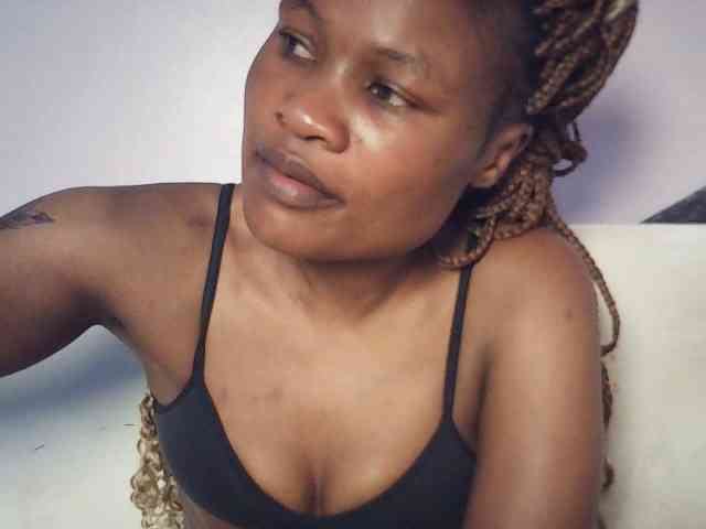 queenivy Live Webcam on BongaCams