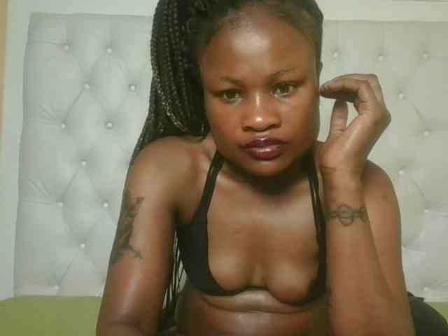 queenivy Live Webcam on BongaCams