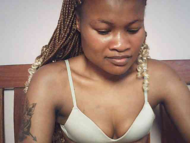 queenivy Live Webcam on BongaCams