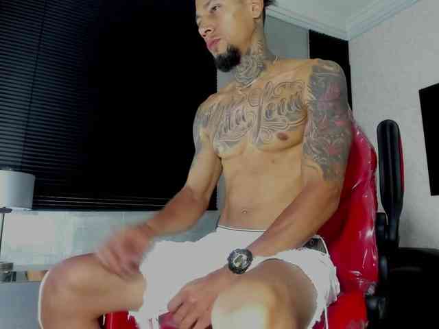 loganhellmen Live Webcam on BongaCams