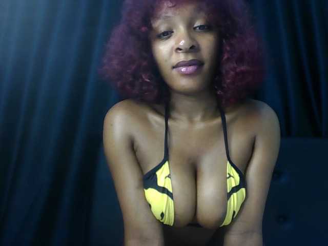 Sweet-Aura's BongaCams show and profile