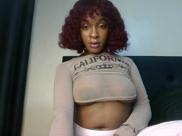 Sweet-Aura's BongaCams show and profile