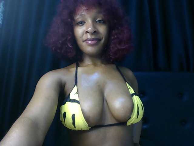 Sweet-Aura's BongaCams show and profile