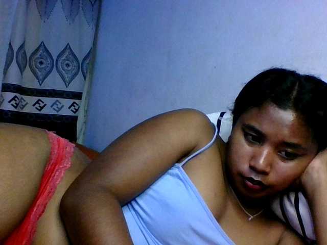 le modèle Pauliemarie est en webcam porno dans un show sur le site bongacams, il possède les tags suivants: Ebony,Brunette,Hairy