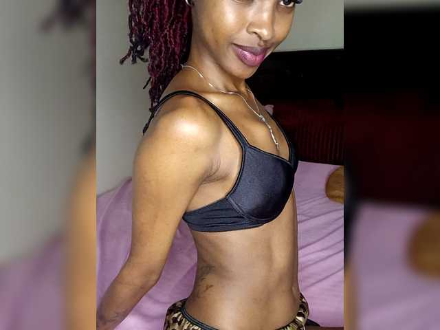 aurakeza's BongaCams show and profile