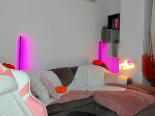 Molly-Kiss Porn Show