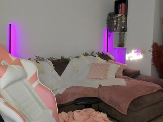Molly-Kiss Porn Show