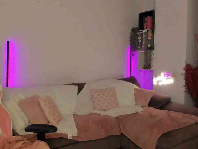 Molly-Kiss webcam