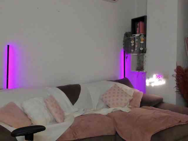 Molly-Kiss webcam