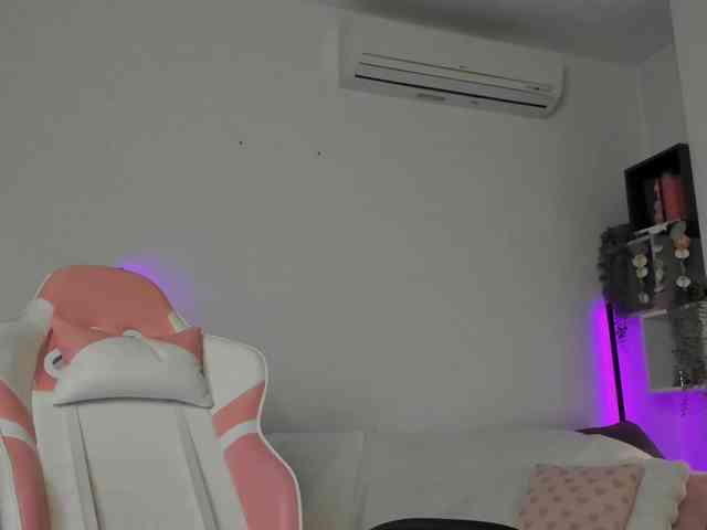 Molly-Kiss webcam