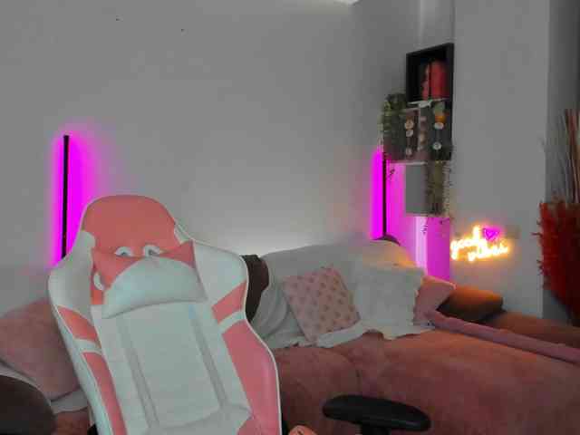 Molly-Kiss webcam