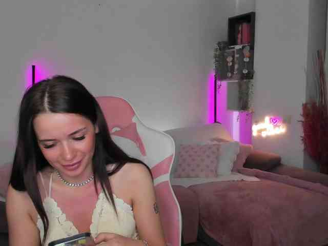 Molly-Kiss webcam