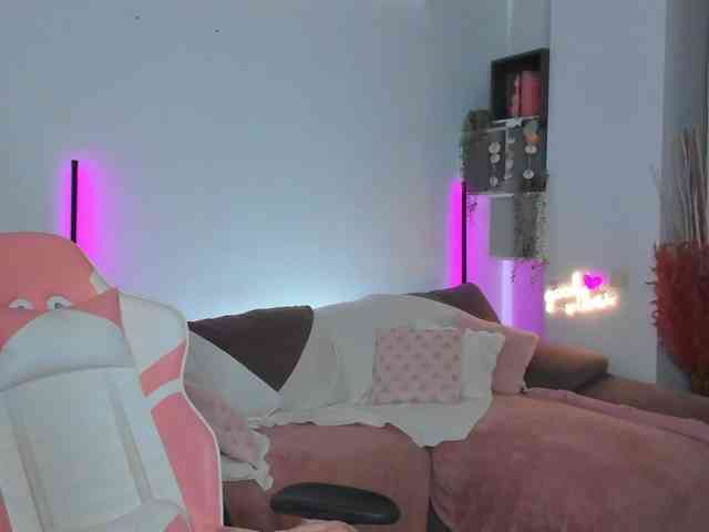Molly-Kiss webcam