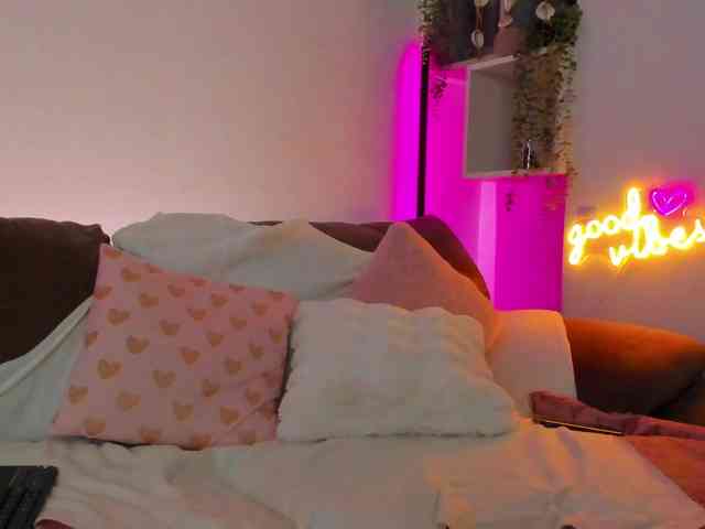 Molly-Kiss webcam