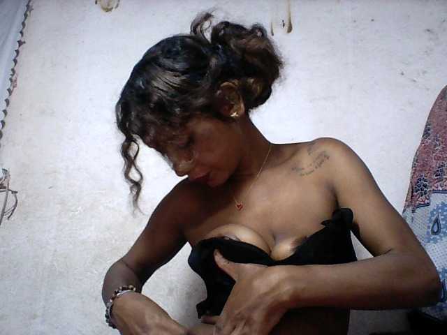 Annicka25 Live Cam on BongaCams