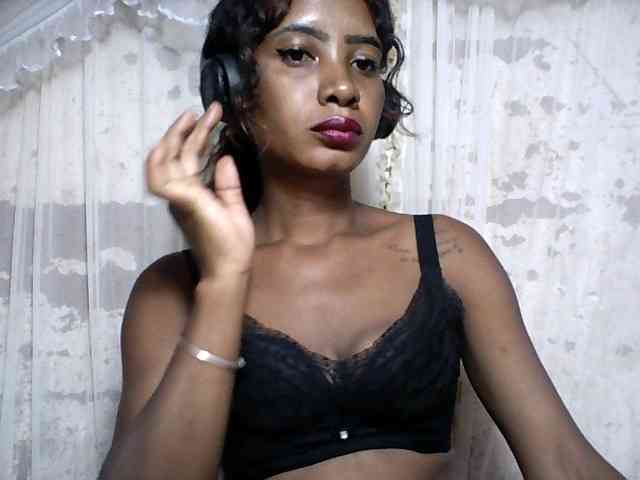 Annicka25 webcam