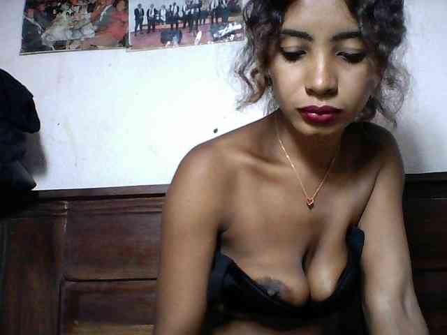 Annicka25 webcam