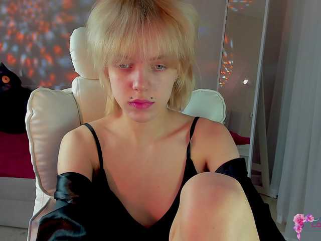 ReneYolker's BongaCams show and profile