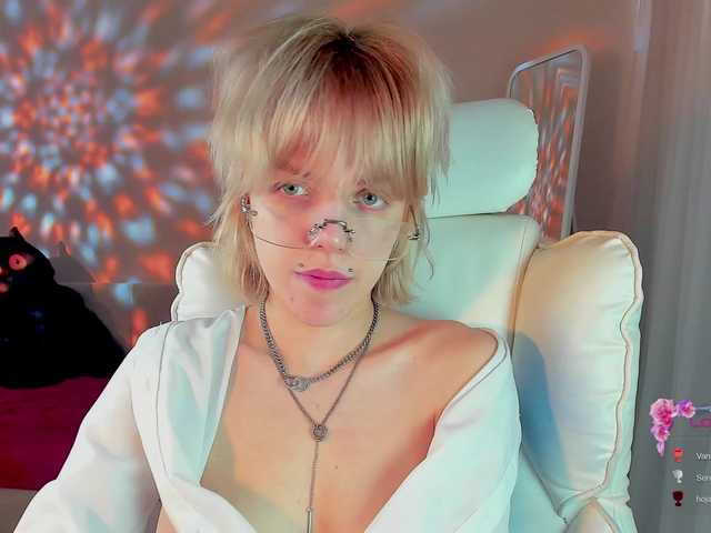 ReneYolker's BongaCams show and profile