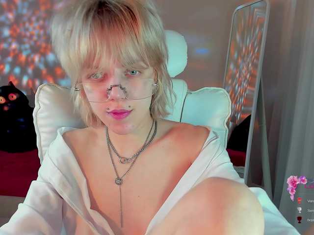 ReneYolker's BongaCams show and profile