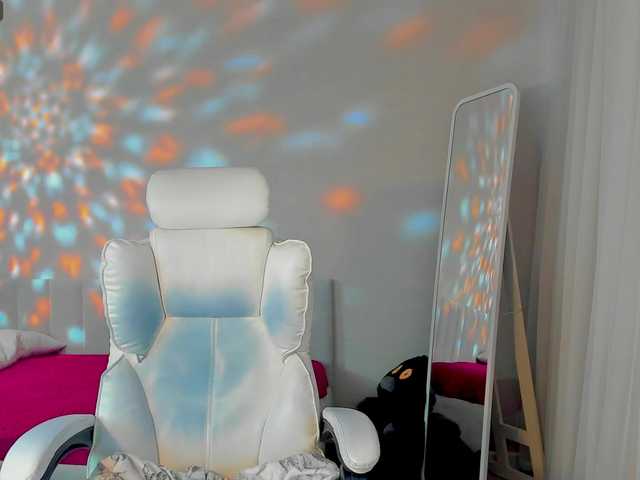 ReneYolker's BongaCams show and profile