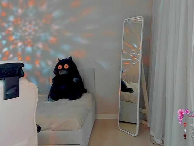 ReneYolker's BongaCams show and profile