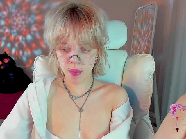 ReneYolker's BongaCams show and profile