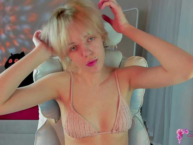 ReneYolker's BongaCams show and profile