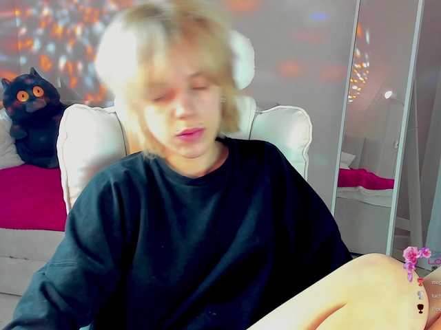 ReneYolker's BongaCams show and profile