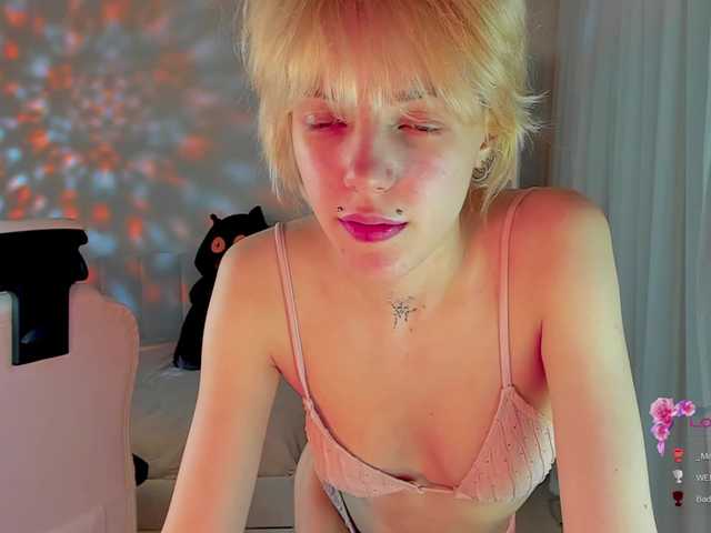 ReneYolker's BongaCams show and profile