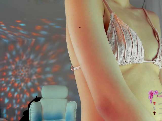 ReneYolker's BongaCams show and profile