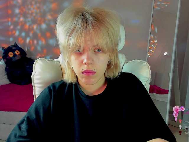 ReneYolker's BongaCams show and profile