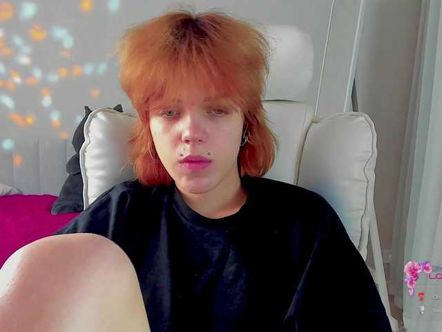 le modèle ReneYolker est en webcam porno dans un show sur le site bongacams, il possède les tags suivants: White/Caucasian,Redhead,Shaved