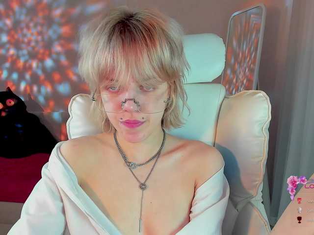 ReneYolker's BongaCams show and profile