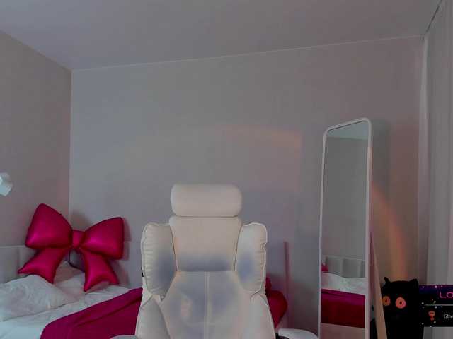 ReneYolker's BongaCams show and profile