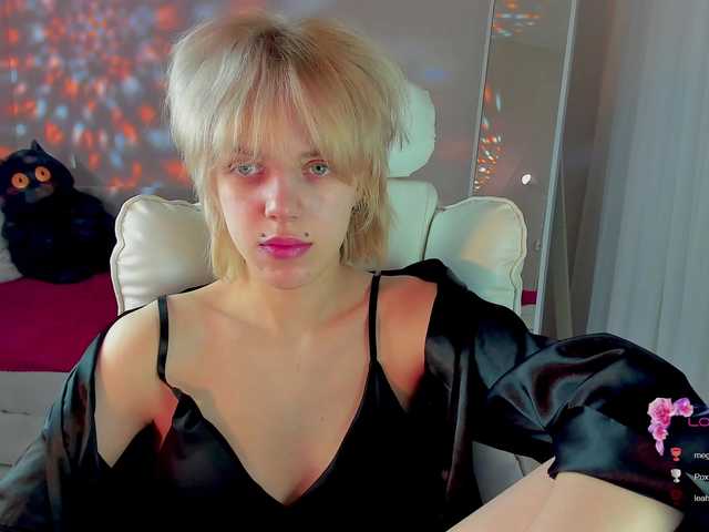 ReneYolker's BongaCams show and profile