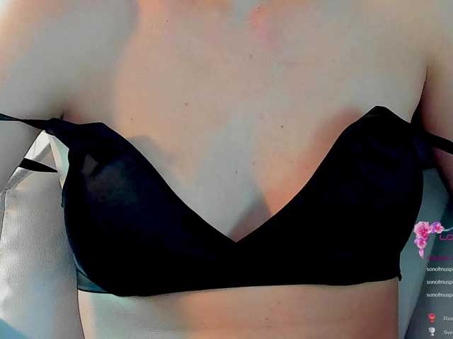 ReneYolker's BongaCams show and profile