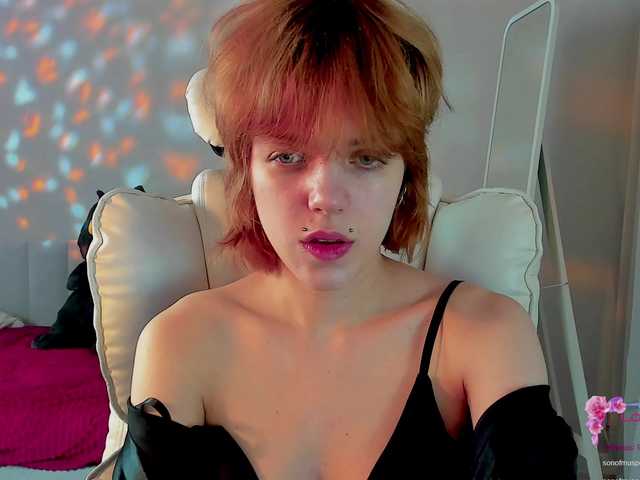 le modèle ReneYolker est en webcam porno dans un show sur le site bongacams, il possède les tags suivants: White/Caucasian,Redhead,Shaved
