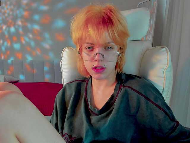 ReneYolker's BongaCams show and profile