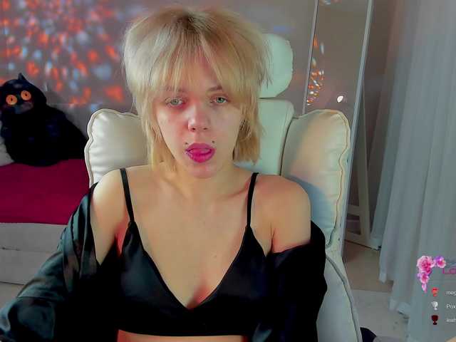 ReneYolker's BongaCams show and profile