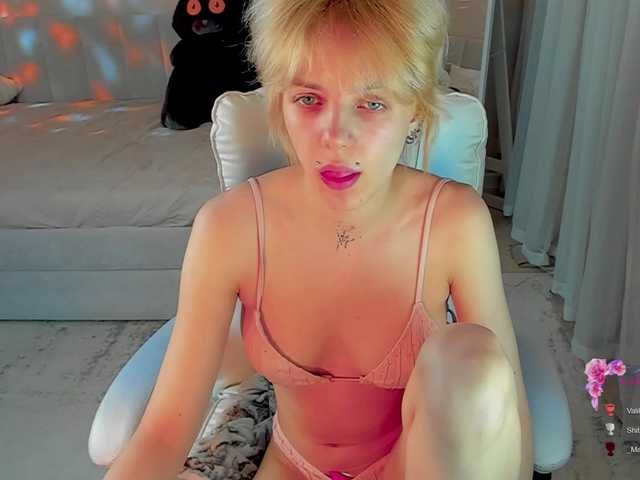 ReneYolker's BongaCams show and profile