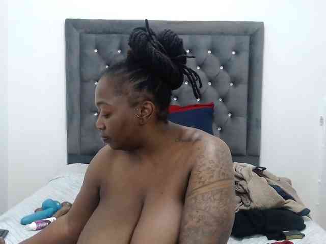 ChocSexcBeast webcam