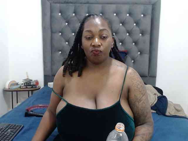 ChocSexcBeast webcam