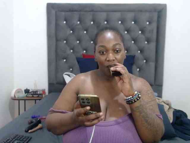 ChocSexcBeast webcam