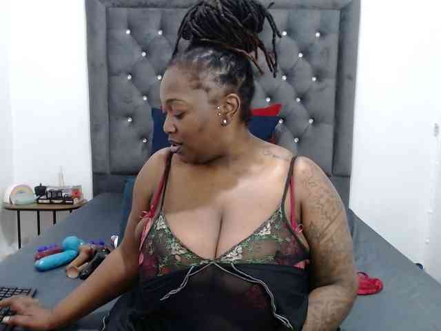 ChocSexcBeast webcam