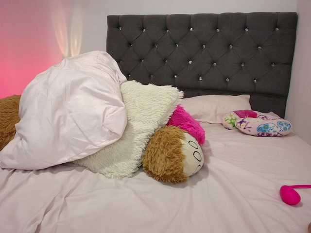 JuliianaSmit's BongaCams show and profile