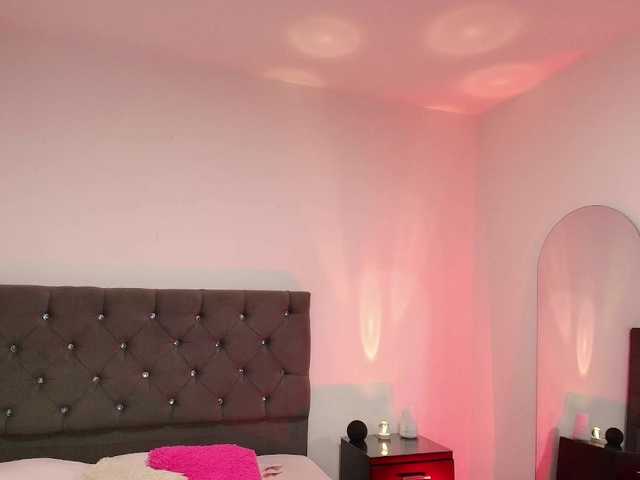 JuliianaSmit's BongaCams show and profile