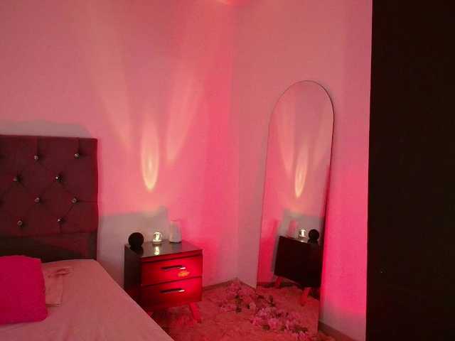 JuliianaSmit's BongaCams show and profile