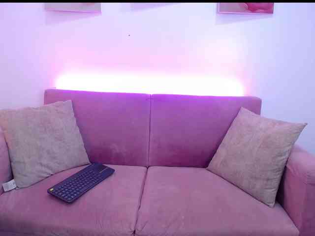 Azhuna Live Webcam on BongaCams
