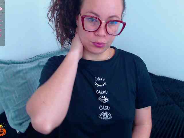 SharonAGT webcam